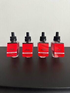 Bath & Body Works Twisted Peppermint Wallflowers Refills (Set of 4)